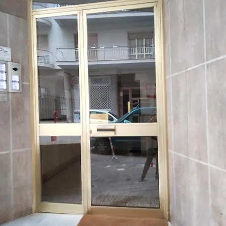 Ampio 97 Mq Con Garage Privato, A 2 Minuti Dal Centro Di Апартаменты *