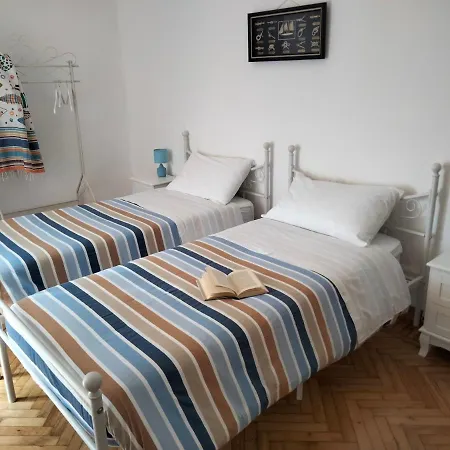 Ampio 97 Mq Con Garage Privato, A 2 Minuti Dal Centro Di Апартаменты *