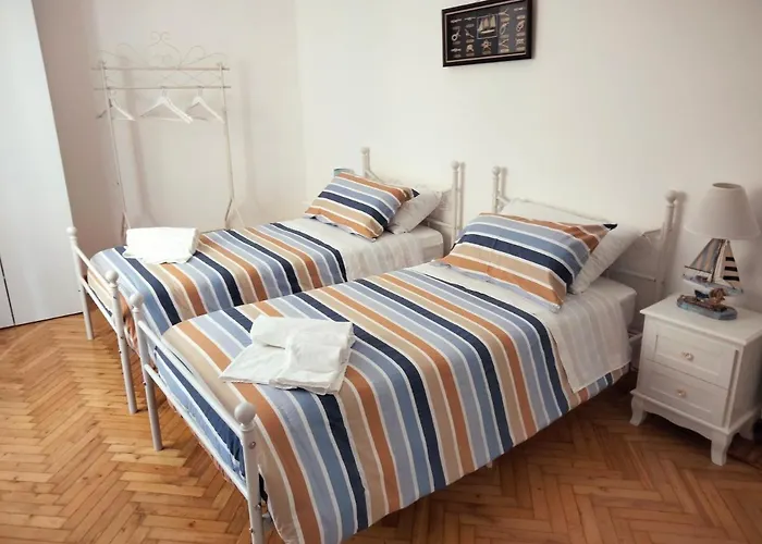 Ampio 97 Mq Con Garage Privato, A 2 Minuti Dal Centro Di 公寓