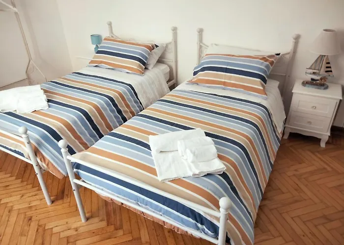 Ampio 97 Mq Con Garage Privato, A 2 Minuti Dal Centro Di 公寓 *