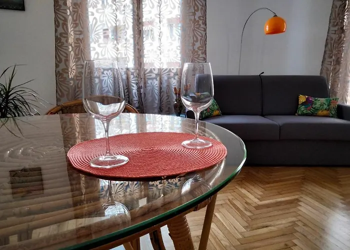 Ampio 97 Mq Con Garage Privato, A 2 Minuti Dal Centro Di 公寓 *